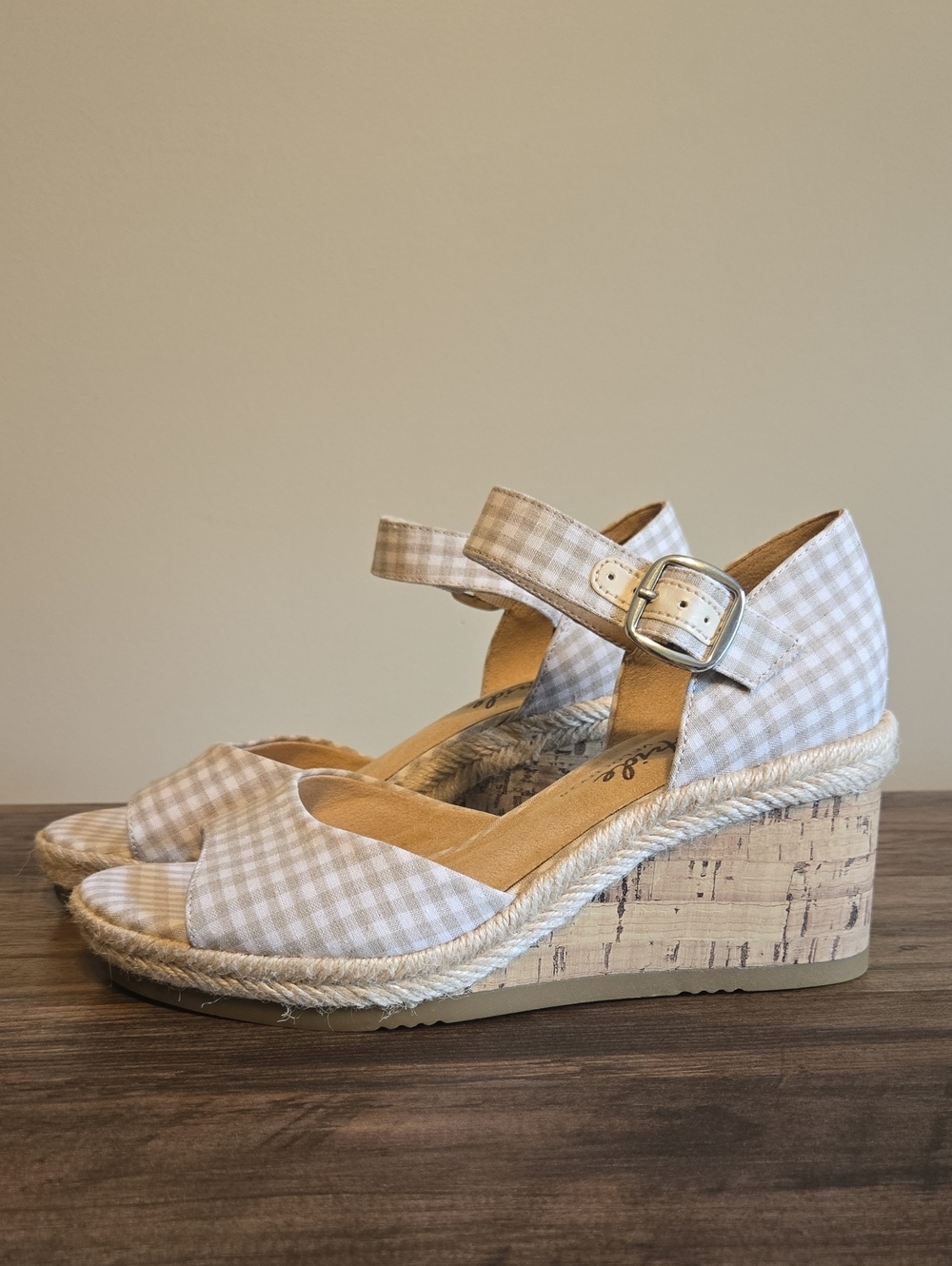 Life Stride Beige Gingham Wedge Sandals with Ankle Buckle Size 7W